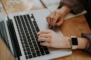 Low-ticket vs High-ticket Digital Products: What I Learned After 1000 Sales