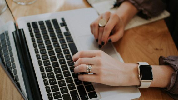 Low-ticket vs High-ticket Digital Products: What I Learned After 1000 Sales
